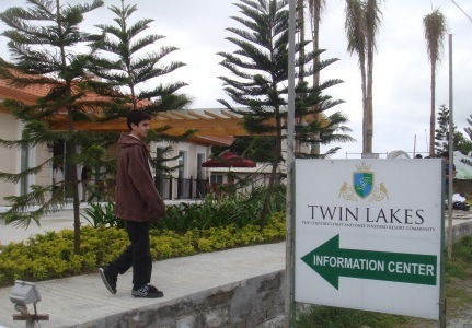 Twin Lakes road sign